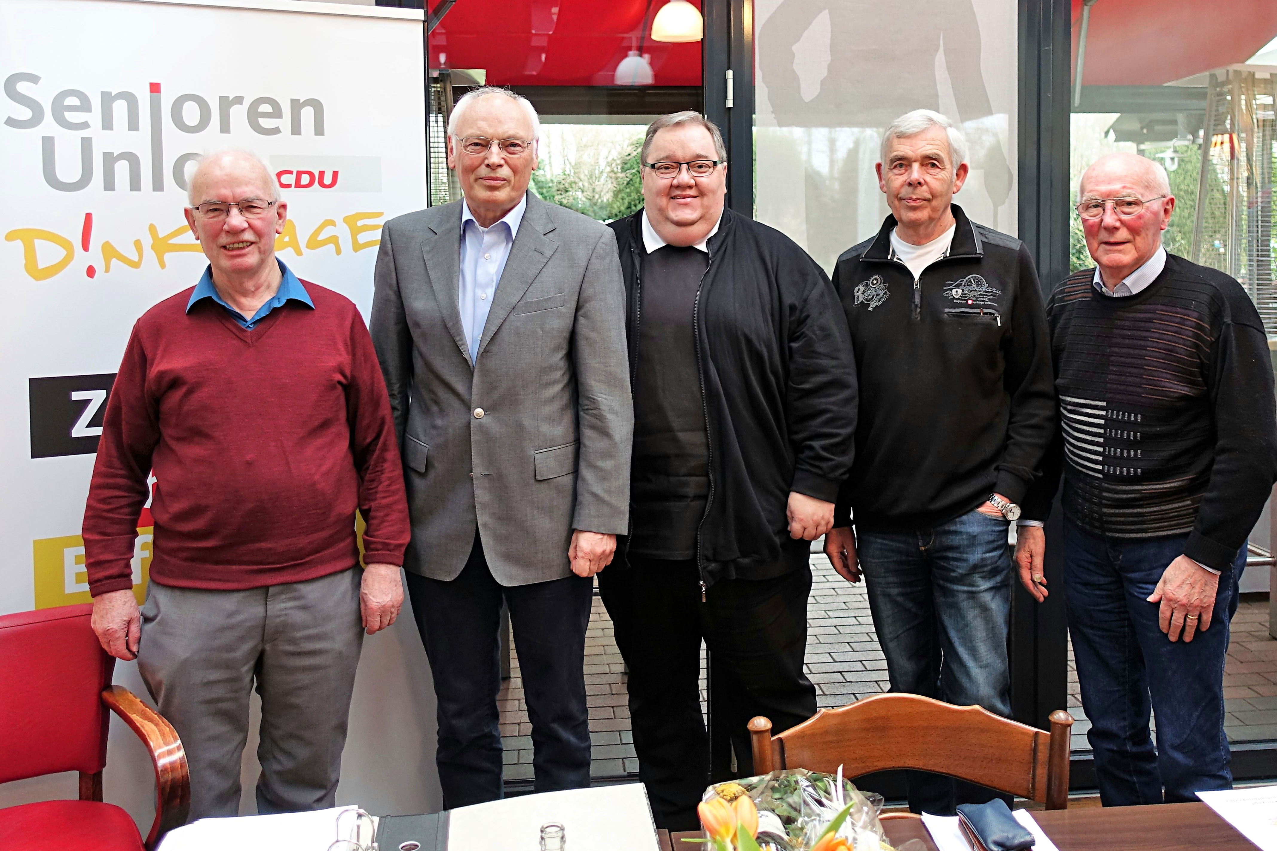v. links: Karl Tepe, Hans Hoymann, Pfarrer Johannes Kabon, Helmut Hüttig, Clemens Blömer